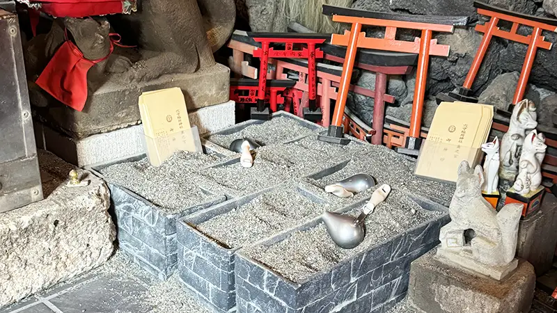 Anamori inari shrine, tokyo